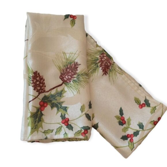 St Nicholas Square Christmas Napkin Cloth Fabric Set of 2 Winter Pine Branches. - Picture 4 of 16